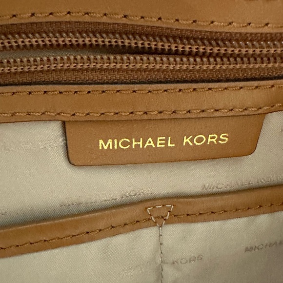 Michael Kors purse - Picture 3 of 5